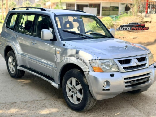 Mitsubishi Pajero 2005 Silver Automatic Used for Sale in Cairo - 2