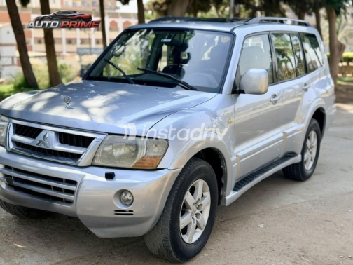 Mitsubishi Pajero 2005 Silver Automatic Used for Sale in Cairo - 3