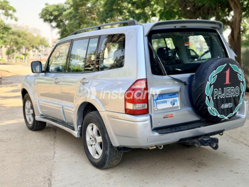 Mitsubishi Pajero 2005 Silver Automatic Used for Sale in Cairo - 4