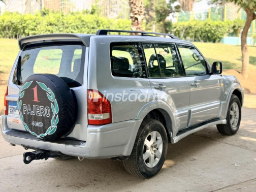 Mitsubishi Pajero 2005 Silver Automatic Used for Sale in Cairo - 6