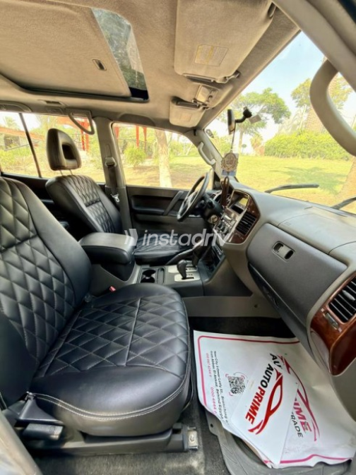 Mitsubishi Pajero 2005 Silver Automatic Used for Sale in Cairo - 7
