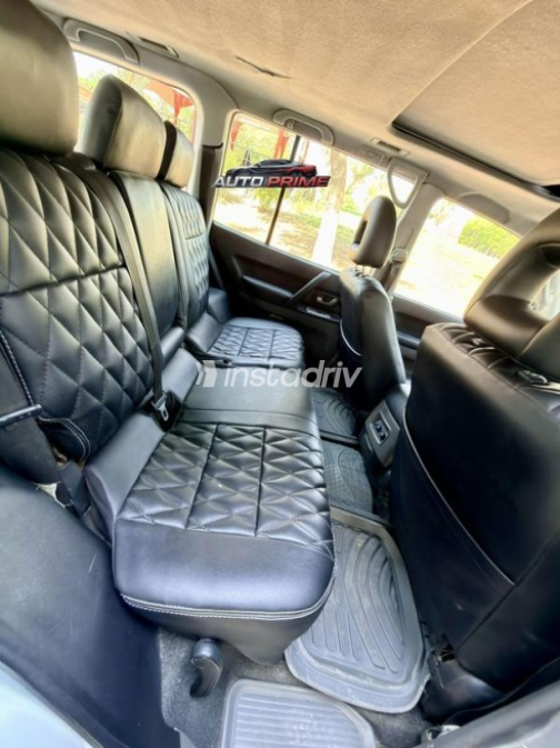 Mitsubishi Pajero 2005 Silver Automatic Used for Sale in Cairo - 8