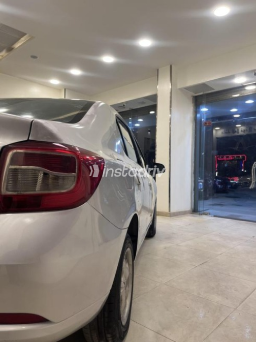 Renault Logan 2017 Silver Automatic Used for Sale in El Haram - 2