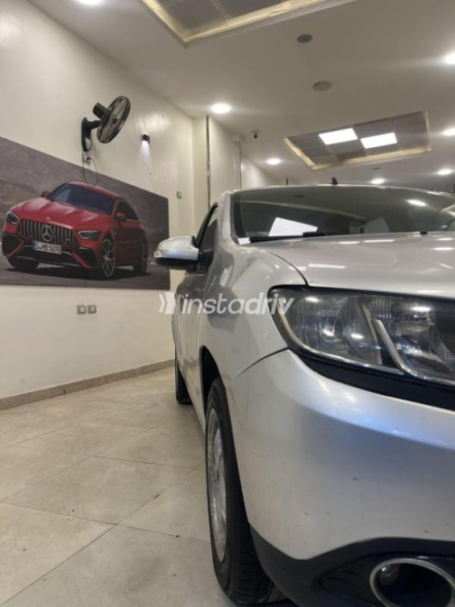Renault Logan 2017 Silver Automatic Used for Sale in El Haram - 3