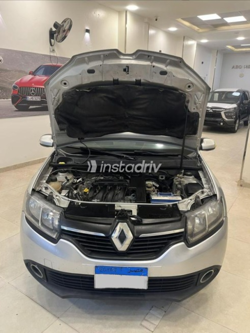 Renault Logan 2017 Silver Automatic Used for Sale in El Haram - 5