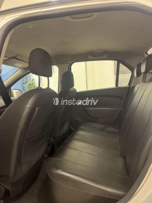 Renault Logan 2017 Silver Automatic Used for Sale in El Haram - 6