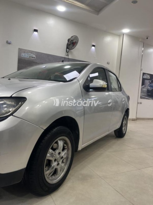 Renault Logan 2017 Silver Automatic Used for Sale in El Haram - 9