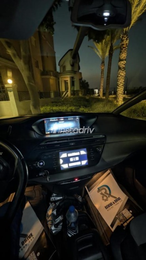 Citroën C4 Grand Picasso 2017 White Automatic Used for Sale in Greater Cairo ( Cairo + Giza) - 2