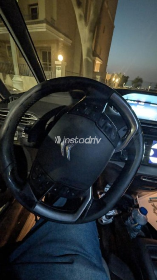 Citroën C4 Grand Picasso 2017 White Automatic Used for Sale in Greater Cairo ( Cairo + Giza) - 3