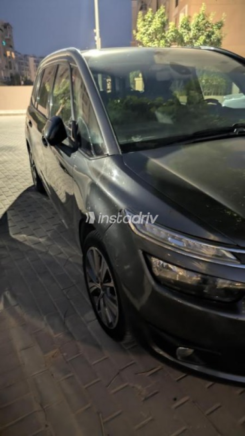 Citroën C4 Grand Picasso 2017 White Automatic Used for Sale in Greater Cairo ( Cairo + Giza) - 5