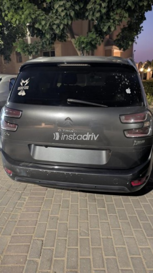 Citroën C4 Grand Picasso 2017 White Automatic Used for Sale in Greater Cairo ( Cairo + Giza) - 7