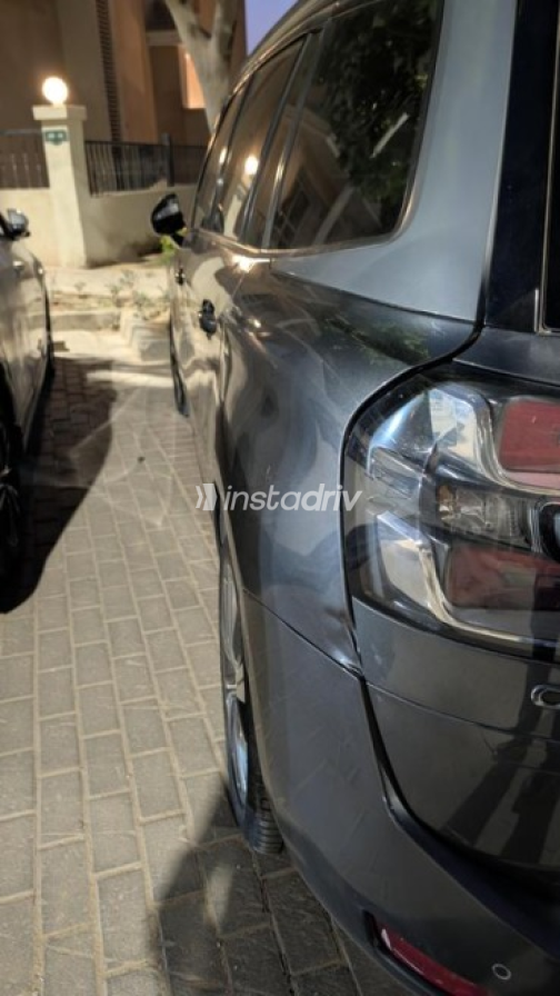 Citroën C4 Grand Picasso 2017 White Automatic Used for Sale in Greater Cairo ( Cairo + Giza) - 8