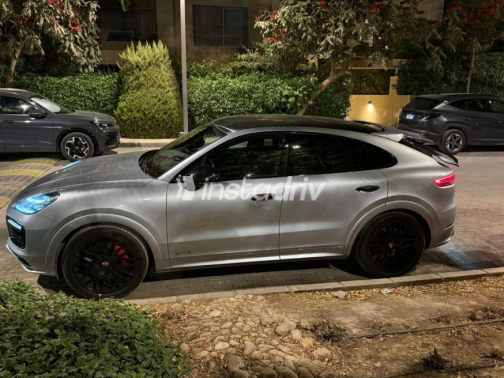 Porsche Cayenne 2022 Silver Automatic Used for Sale in Sheikh Zayed City - 3