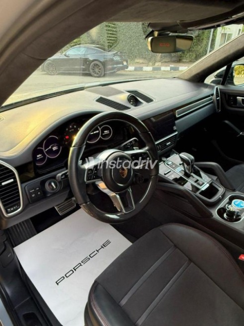 Porsche Cayenne 2022 Silver Automatic Used for Sale in Sheikh Zayed City - 4