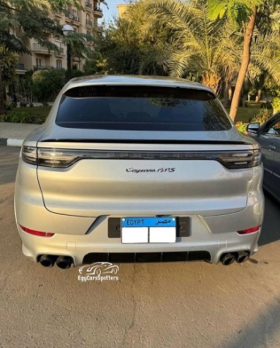 Porsche Cayenne 2022 Silver Automatic Used for Sale in Sheikh Zayed City