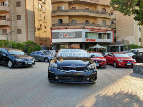 كيا سيراتو 2019 أسود أوتوماتيك مستعملة للبيع في المعادى - 1