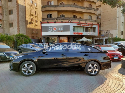كيا سيراتو 2019 أسود أوتوماتيك مستعملة للبيع في المعادى - 2