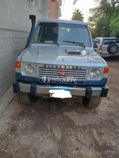 Mitsubishi Pajero 1990 Silver Automatic Used for Sale in 6 October - 7