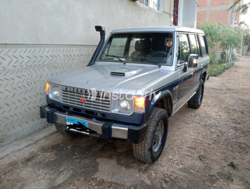 Mitsubishi Pajero 1990 Silver Automatic Used for Sale in 6 October - 9