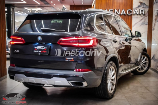 بي ام دبليو X5 2019 أسود أوتوماتيك مستعملة للبيع في القاهرة - 9