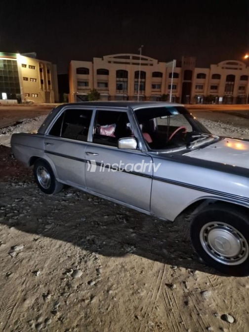 Mercedes 200 1976 Silver Automatic Used for Sale in 10th of Ramadan - 2