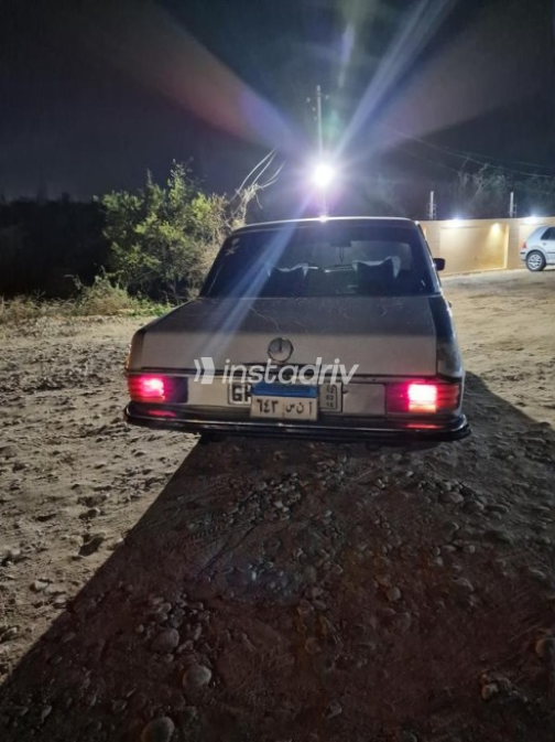 Mercedes 200 1976 Silver Automatic Used for Sale in 10th of Ramadan - 4
