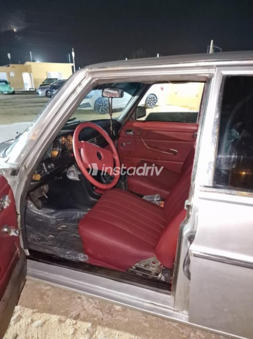 Mercedes 200 1976 Silver Automatic Used for Sale in 10th of Ramadan - 5