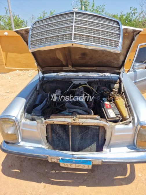 Mercedes 200 1976 Silver Automatic Used for Sale in 10th of Ramadan - 10