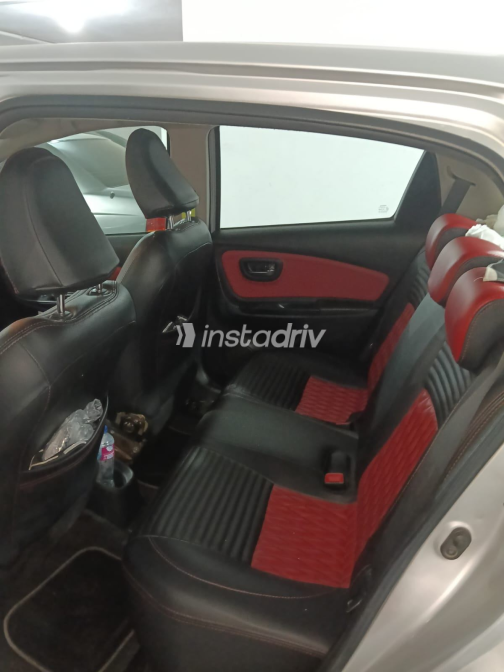 Toyota Yaris 2017 Silver Automatic Used for Sale in Cairo - 2