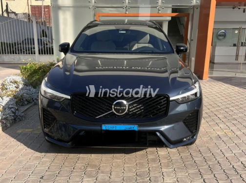 فولفو XC60 2026 أزرق غامق أوتوماتيك مستعملة للبيع في المعادى - 1