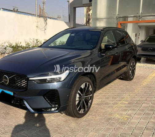 فولفو XC60 2026 أزرق غامق أوتوماتيك مستعملة للبيع في المعادى - 2