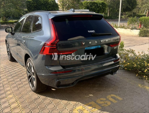 فولفو XC60 2026 أزرق غامق أوتوماتيك مستعملة للبيع في المعادى - 4