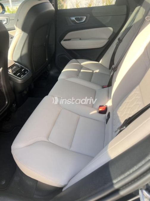 فولفو XC60 2026 أزرق غامق أوتوماتيك مستعملة للبيع في المعادى - 5