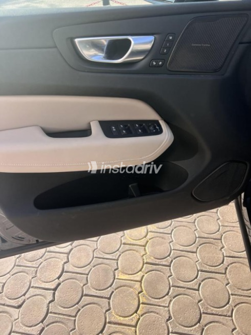 فولفو XC60 2026 أزرق غامق أوتوماتيك مستعملة للبيع في المعادى - 6