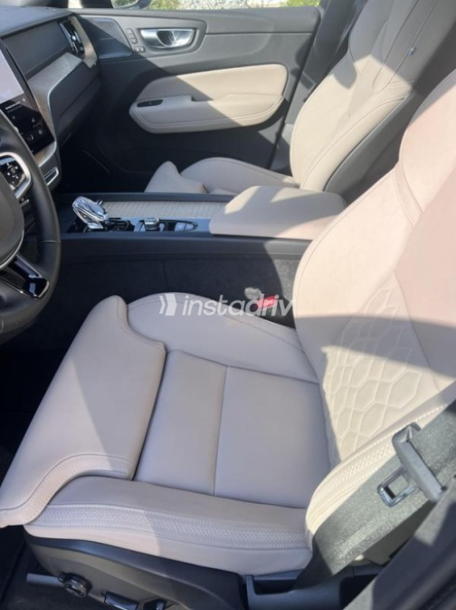 فولفو XC60 2026 أزرق غامق أوتوماتيك مستعملة للبيع في المعادى - 7