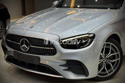مرسيدس E 300 2021 فضي أوتوماتيك مستعملة للبيع في القاهرة - 2