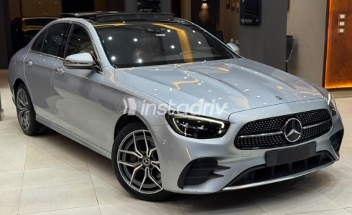 مرسيدس E 300 2021 فضي أوتوماتيك مستعملة للبيع في القاهرة - 10