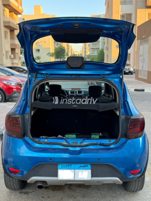 Renault Sandero Step Way 2019 Blue Automatic Used for Sale in Cairo - 1