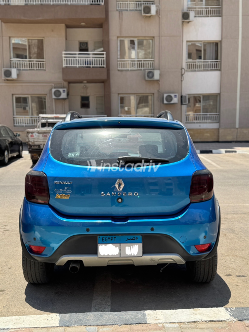 Renault Sandero Step Way 2019 Blue Automatic Used for Sale in Cairo - 3