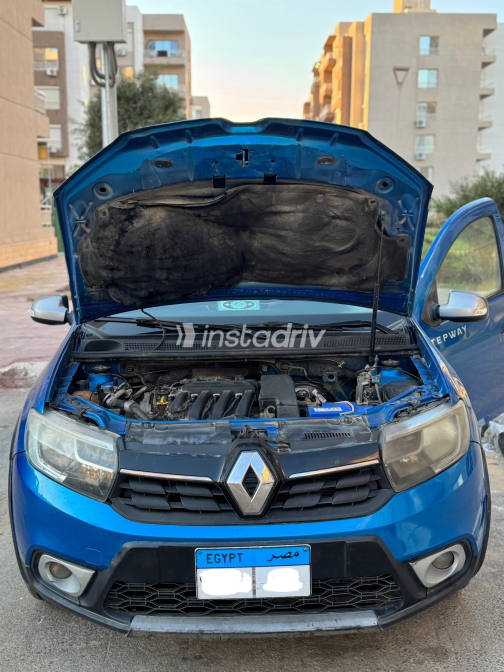 Renault Sandero Step Way 2019 Blue Automatic Used for Sale in Cairo - 4