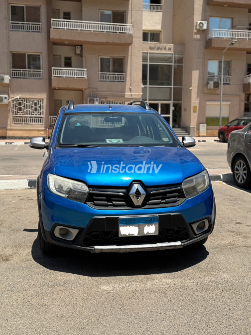 Renault Sandero Step Way 2019 Blue Automatic Used for Sale in Cairo - 5