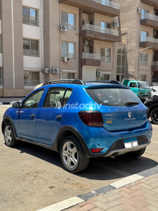 Renault Sandero Step Way 2019 Blue Automatic Used for Sale in Cairo - 7