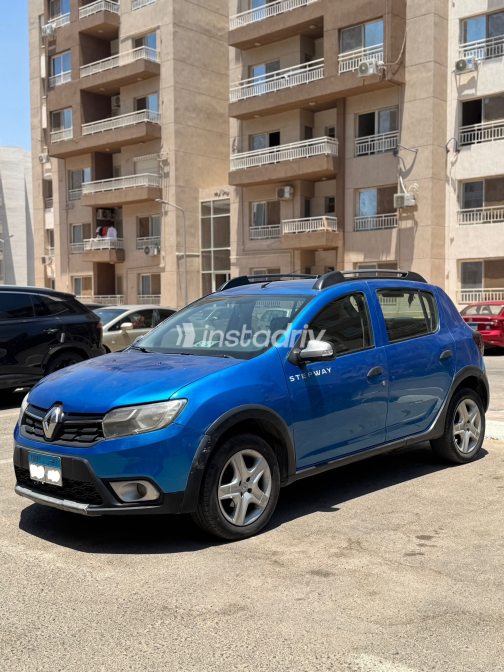 Renault Sandero Step Way 2019 Blue Automatic Used for Sale in Cairo - 8
