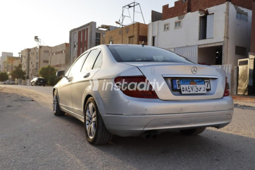 Mercedes C 180 2010 Silver Automatic Used for Sale in 10th of Ramadan - 7