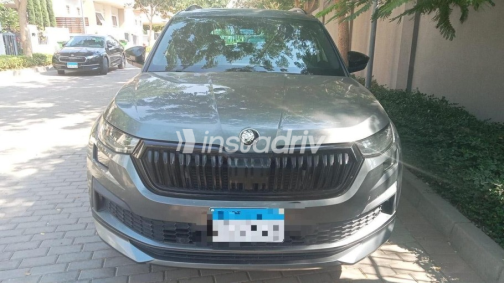 سكودا كودياك 2024 رمادي غامق أوتوماتيك مستعملة للبيع في القاهرة - 1