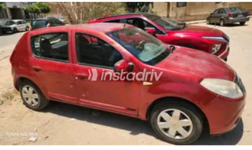 Renault Sandero 2014 Red Automatic Used for Sale in Nasr city - 3