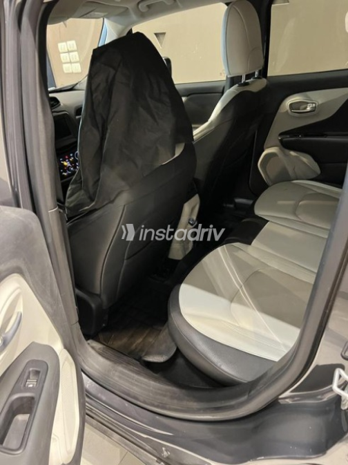 Jeep Renegade 2022 White Automatic Used for Sale in Greater Cairo ( Cairo + Giza) - 9