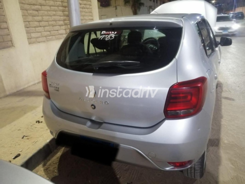 Renault Sandero 2021 White Automatic Used for Sale in Greater Cairo ( Cairo + Giza) - 3