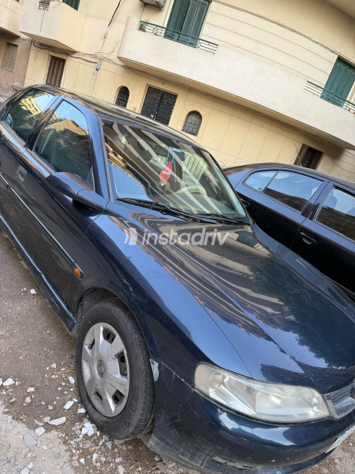 Opel Vectra 2000 White Manual Used for Sale in Heliopolis - 6