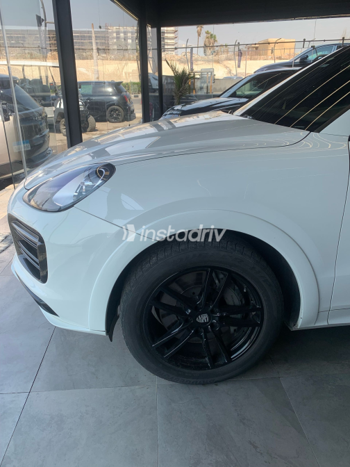 Porsche Cayenne S 2021 White Automatic Used for Sale in Cairo - 7